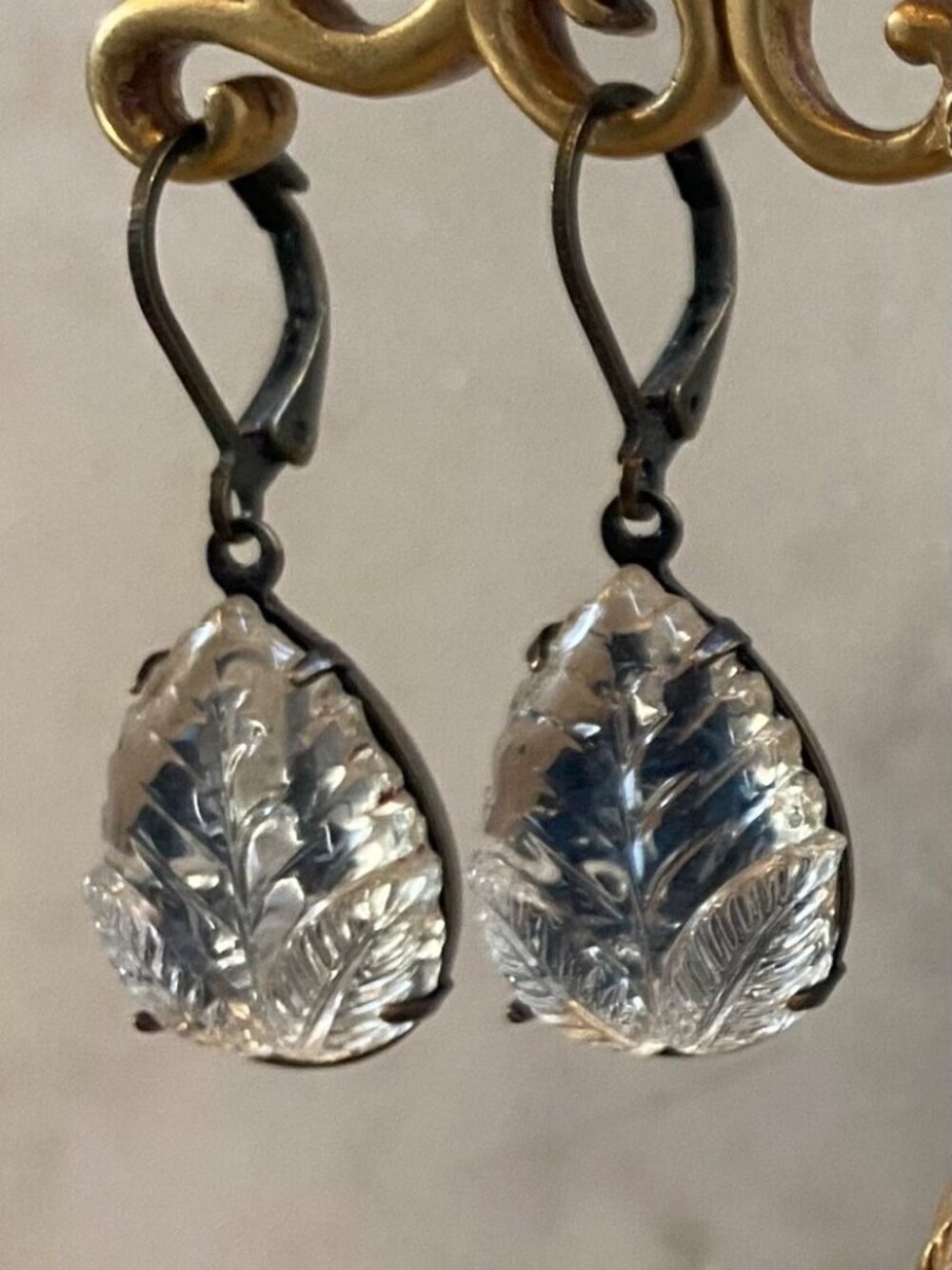 Beautiful vintage style leaf earrngs